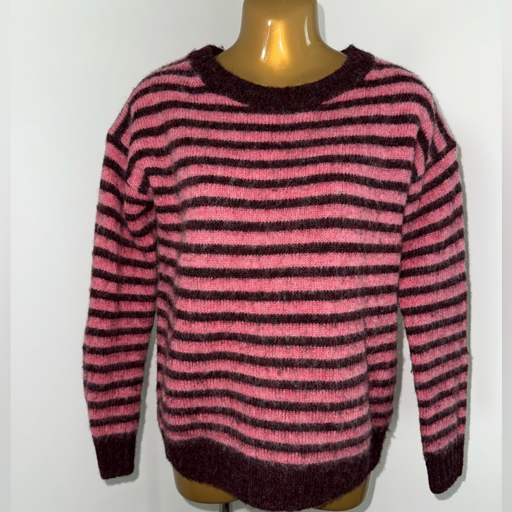 ✨ J.Crew Striped 100% Wool Sweater ✨
Size: XXS